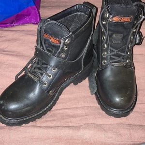Size 8.5 Womens Harley Davidson boots.